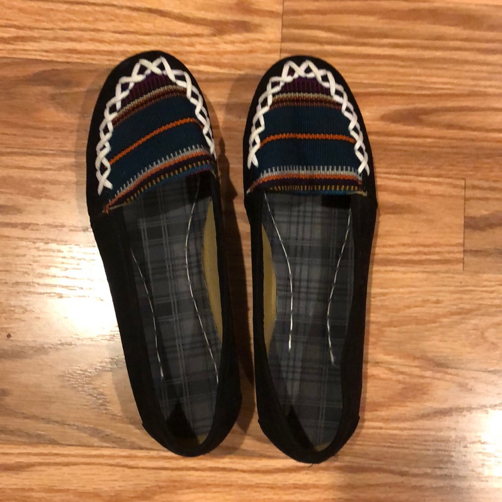 Flats with  huipil (Mayan embroidery) front detail